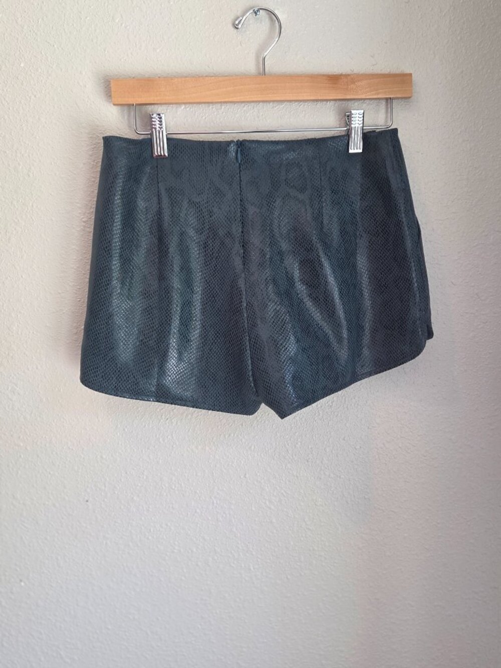 Superdown Blue Snake Print Faux Leather Skort Womens Small Metallic Mini Shorts